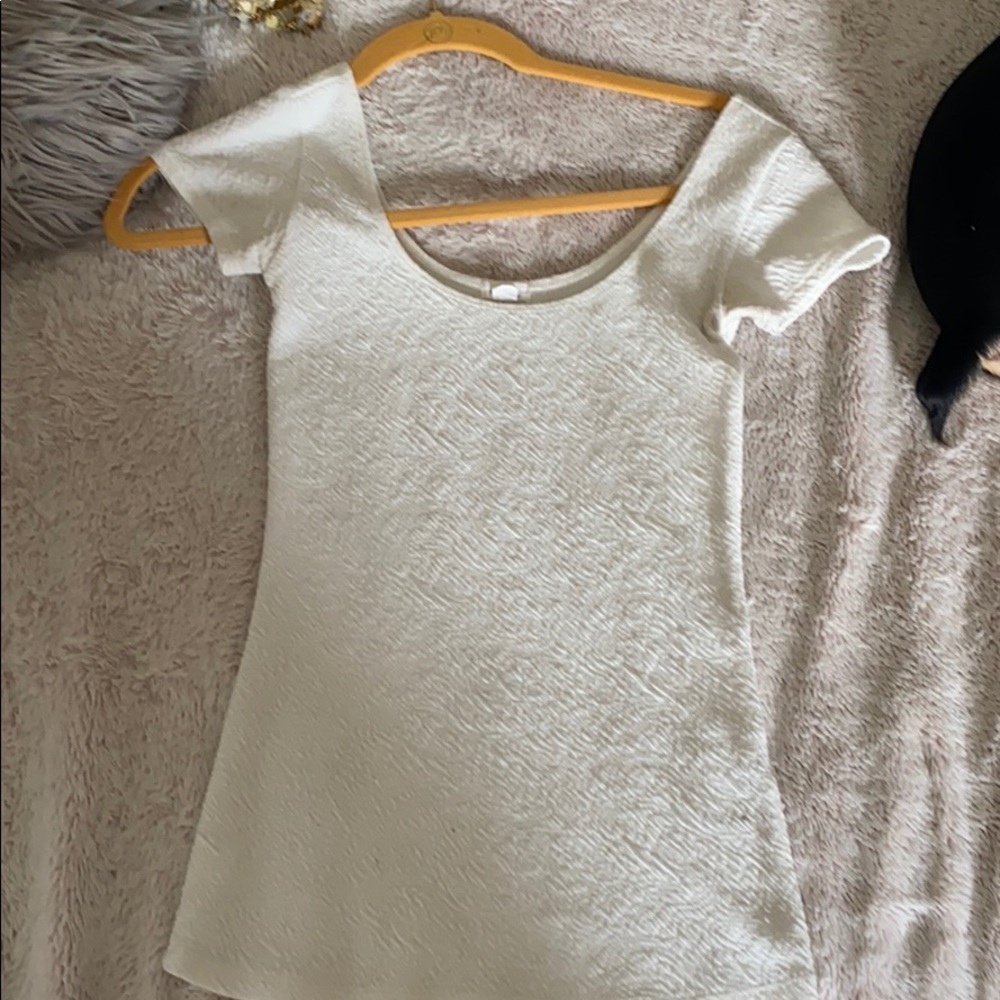 White short sleeve top